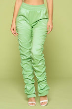 Charger l'image dans la galerie, Pantalon froncé en cuir PU