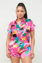 Charger l&#39;image dans la galerie, Ensemble haut boutonné et short en satin imprimé Dolman

