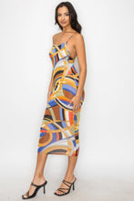 Charger l&#39;image dans la galerie, Robe midi multicolore à imprimé marbré et dos croisé
