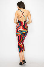 Charger l&#39;image dans la galerie, Robe midi multicolore à imprimé marbré et dos croisé
