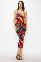 Charger l&#39;image dans la galerie, Robe midi multicolore à imprimé marbré et dos croisé
