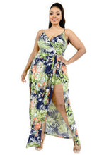 Charger l&#39;image dans la galerie, Plus - Robe longue à surplis et imprimé feuilles tropicales
