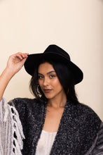 Charger l&#39;image dans la galerie, Pinched Front Western Style Hat
