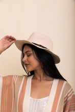 Charger l&#39;image dans la galerie, Pinched Front Western Style Hat
