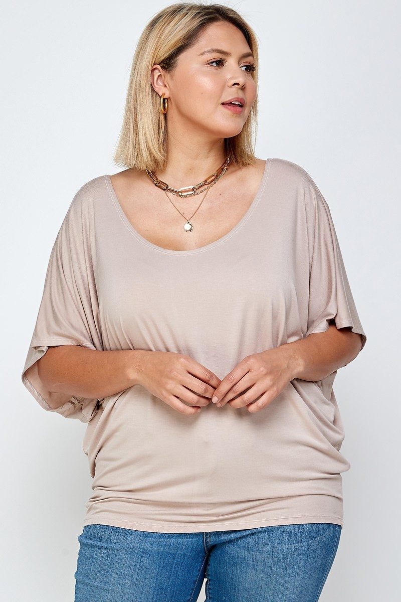 Haut en tricot uni, avec une silhouette fluide