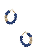 Charger l&#39;image dans la galerie, Boucle d&#39;oreille créole boule d&#39;argile avec accents en métal
