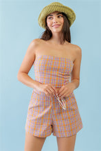 Charger l&#39;image dans la galerie, Ensemble haut court sans bretelles en coton à carreaux orange et turquoise et short taille haute à deux poches
