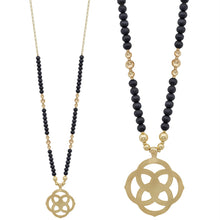 Charger l&#39;image dans la galerie, Collier de perles de bois à pendentif géométrique en forme de fleur
