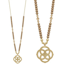 Charger l&#39;image dans la galerie, Collier de perles de bois à pendentif géométrique en forme de fleur
