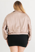 Charger l&#39;image dans la galerie, Blouson aviateur court froncé à manches longues et fermeture éclair en satin Plus
